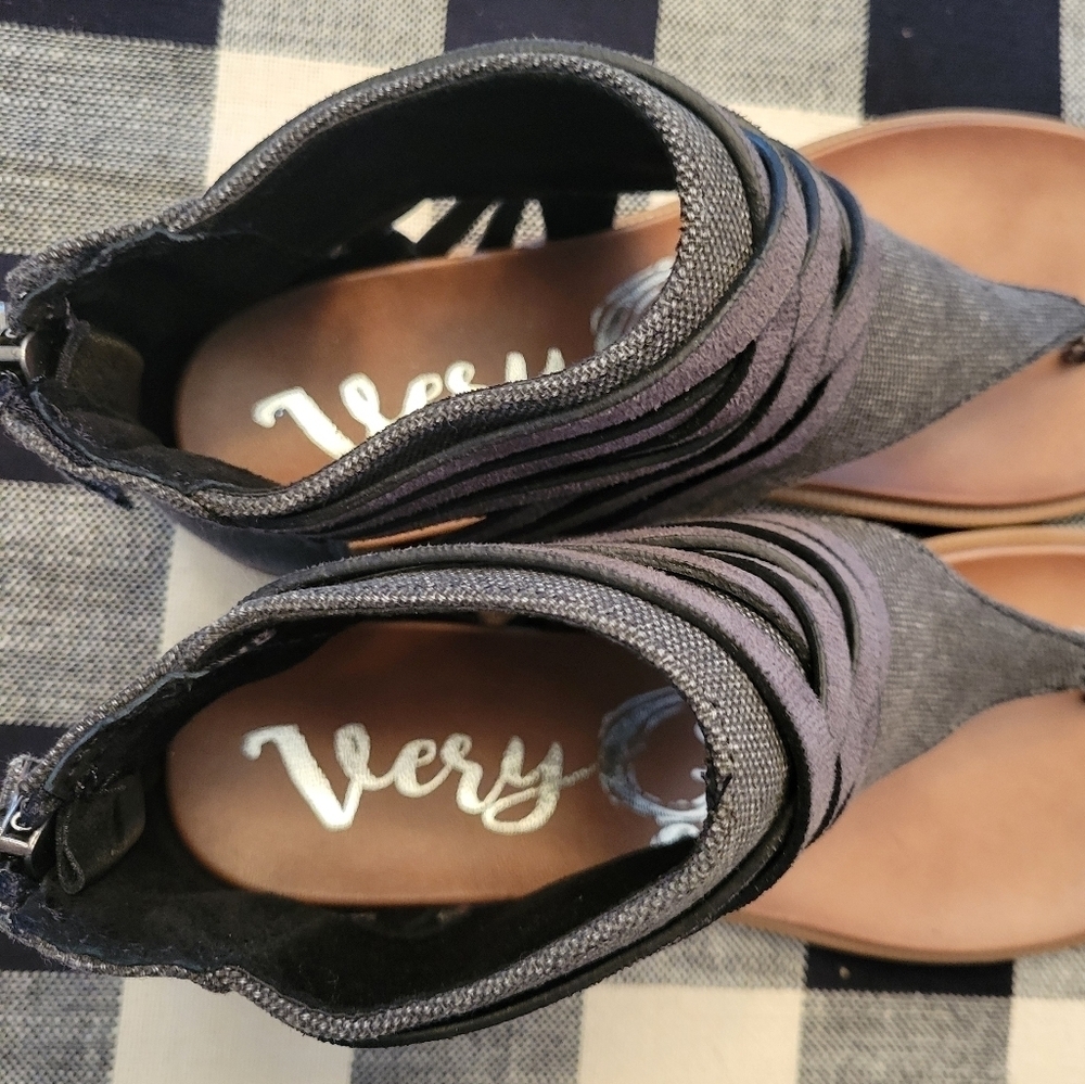 Very G Sandals - Picture 3 of 6